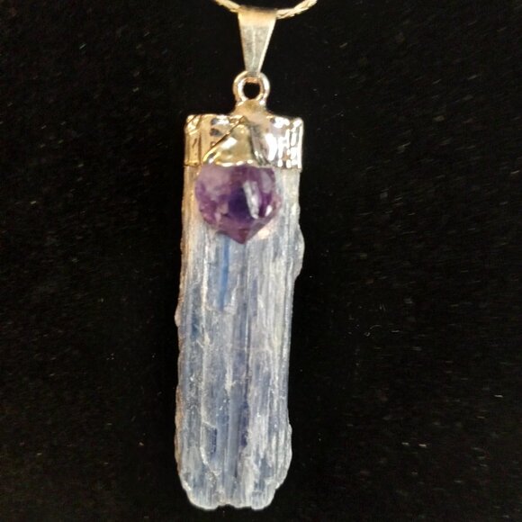 Raw Blue Kyanite Pendant with Amethyst Crystal - Protection Pendant - Healing - Picture 2 of 2
